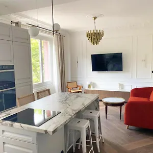 le-petit-versailles-t2-au-centre-ville.hotels-rhonealpes.com/